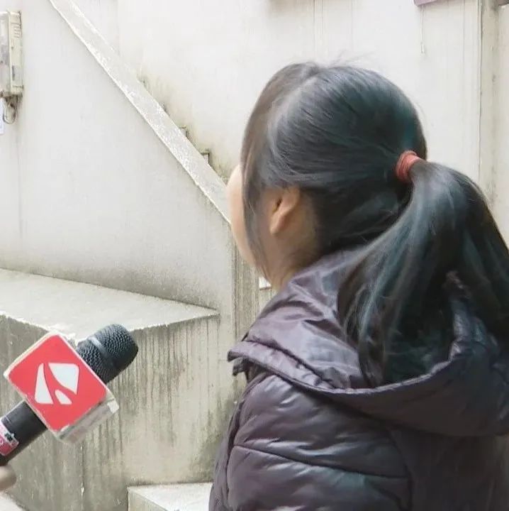 DƬ